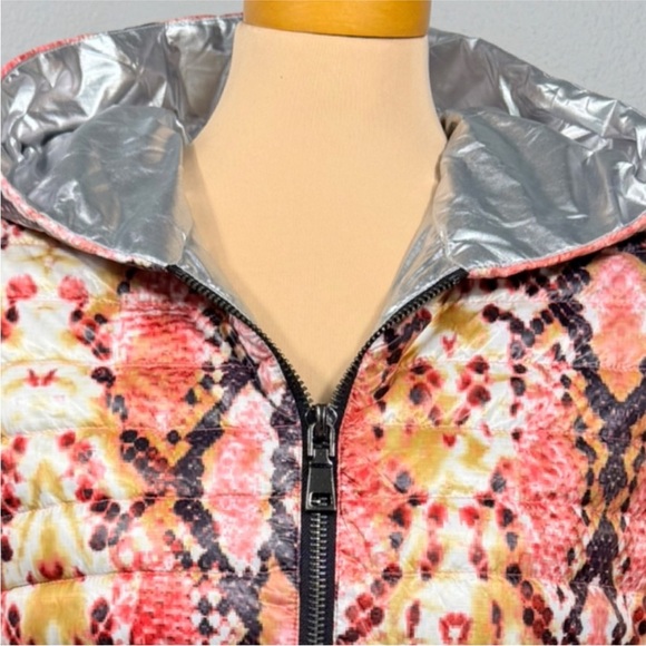 Think Royln HEROINE Hooded Quilted Puffer Ski Pullover Jacket Poncho - Picture 7 of 13